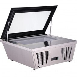 Professionele ijsvitrine met glazen front – geschikt voor het presenteren en scheppen van roomijs in horeca of ijssalon