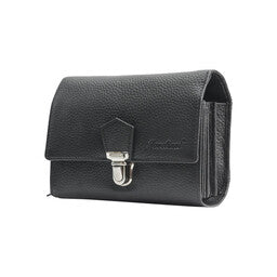 Zwarte bedieningportemonnee met meerdere vakken, opengeklapt op een barblad met munten en briefgeld in zicht.