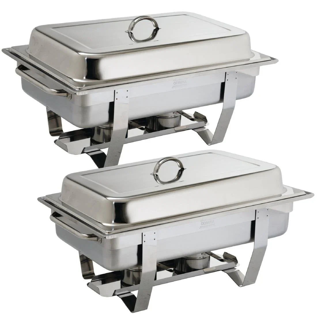 RVS chafing dish op brandpasta met open deksel, opgesteld op buffettafel tijdens cateringservice.