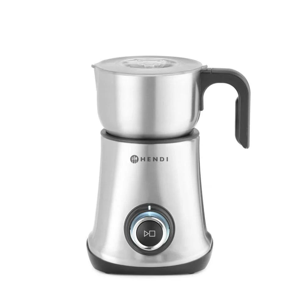 Elektrische melkopschuimer met opschuimkan, opgesteld naast espressomachine op koffiebalie.