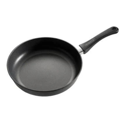 Professionele stoofpan voor het bereiden van smaakvolle, langzaam gegaarde gerechten in de horeca.