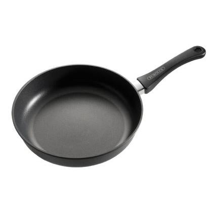 Professionele stoofpan voor het bereiden van smaakvolle, langzaam gegaarde gerechten in de horeca.