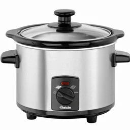 Professionele chocoladesmelter met open bak, gevuld met gesmolten chocolade in een patisseriekeuken.