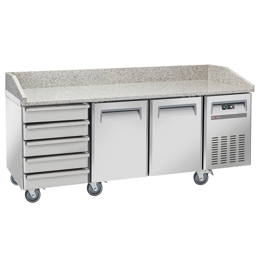 Koeltafel voor pizzeria, 2 deuren EN 600x400, 5 neutrale laden EN 600x400, op wielen, 2 met remmen