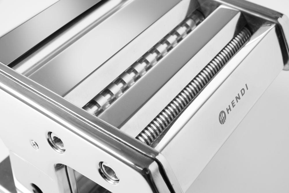 Pasta machine