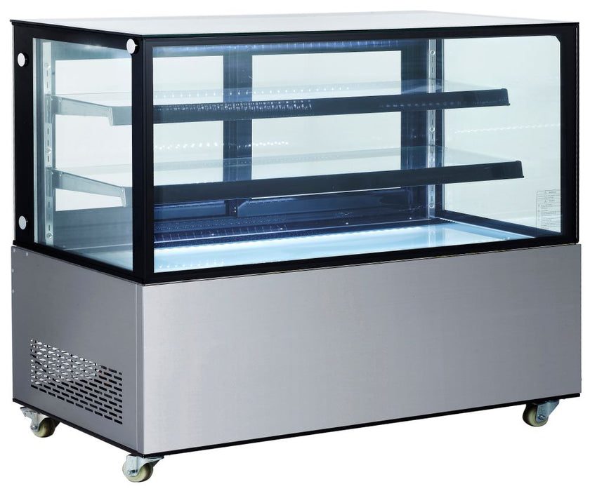 Refrigerated display case with 2 shelves