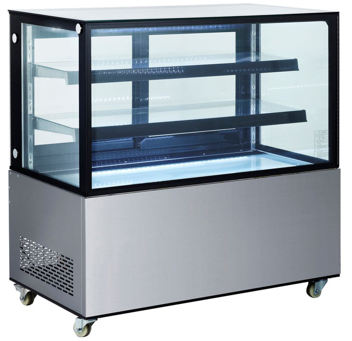 Refrigerated display case with 2 shelves
