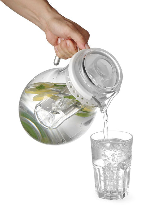 Juice jug with ice cube cooling