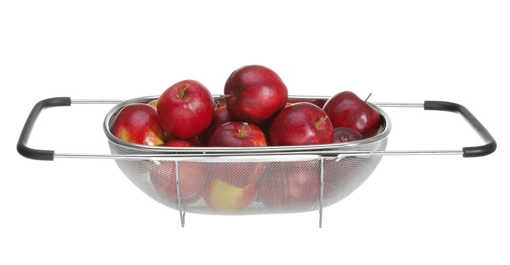 Pull-out sink colander