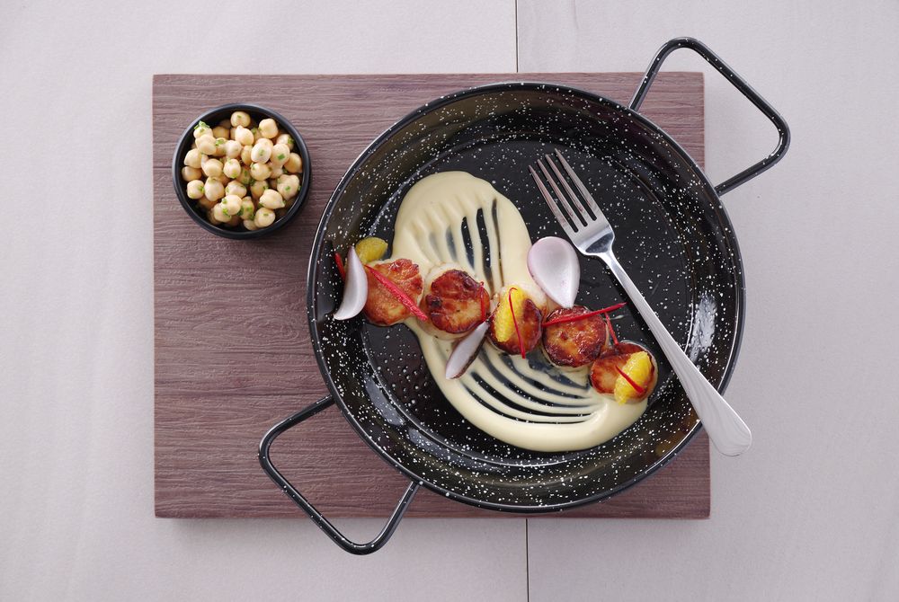 Enamelled paella pans