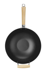 Wok met houten handvat