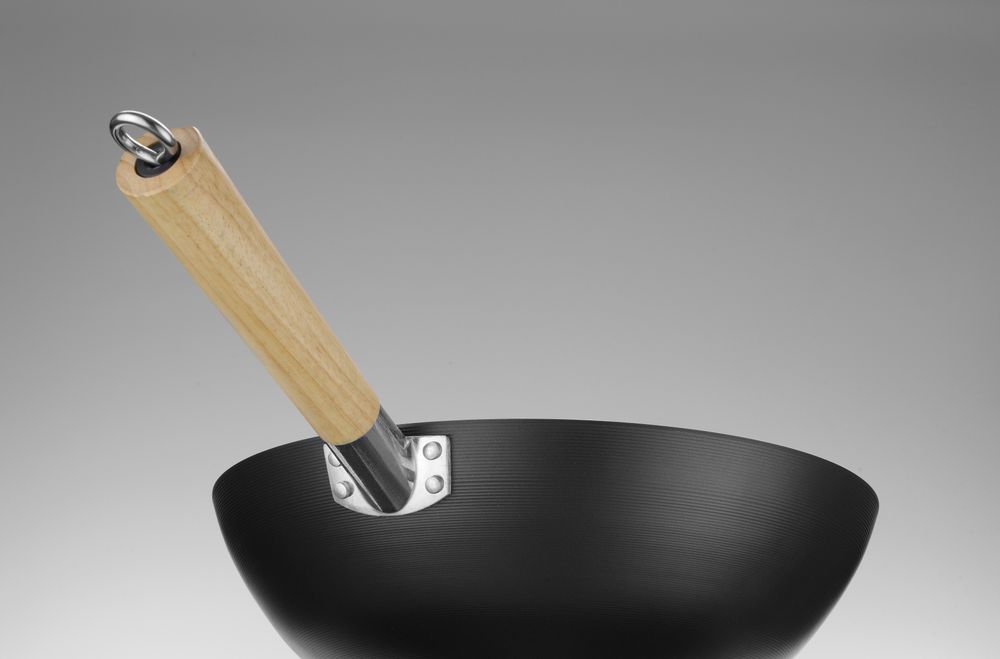 Wok met houten handvat