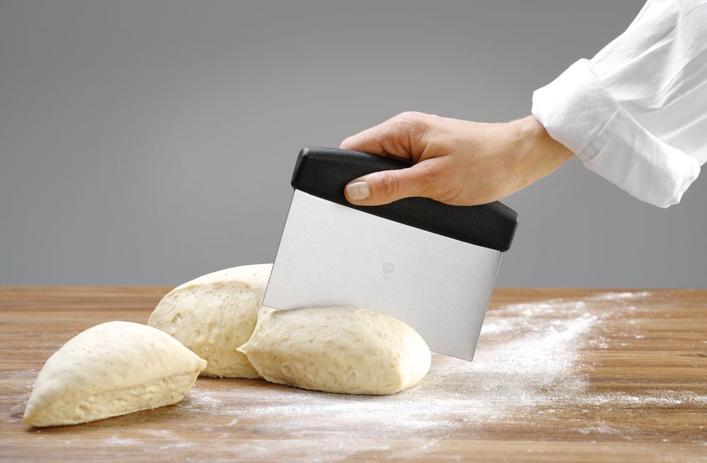 Dough cutter
