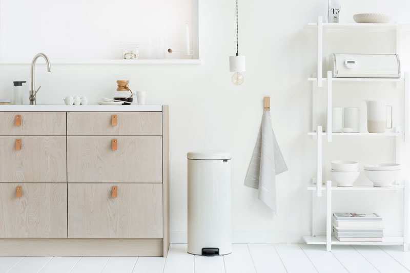 Brabantia NewIcon pedaalemmer 30 liter met metalen binnenemmer wit