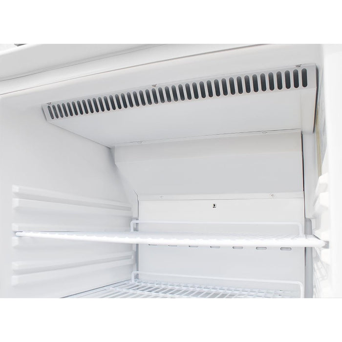 Binnenkant van de Polar C-serie 1-deurs koeling RVS 400L met verstelbare planken, perfect voor professionele keukens.