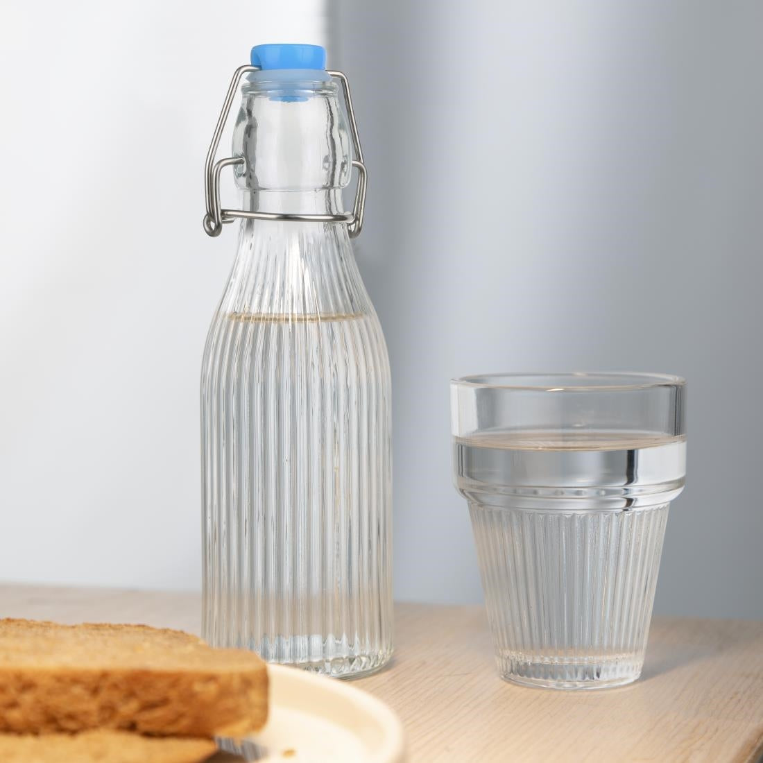 Olympia Geribbelde Waterflessen Met Zwenktop 200ml (Verpakking Van 6)