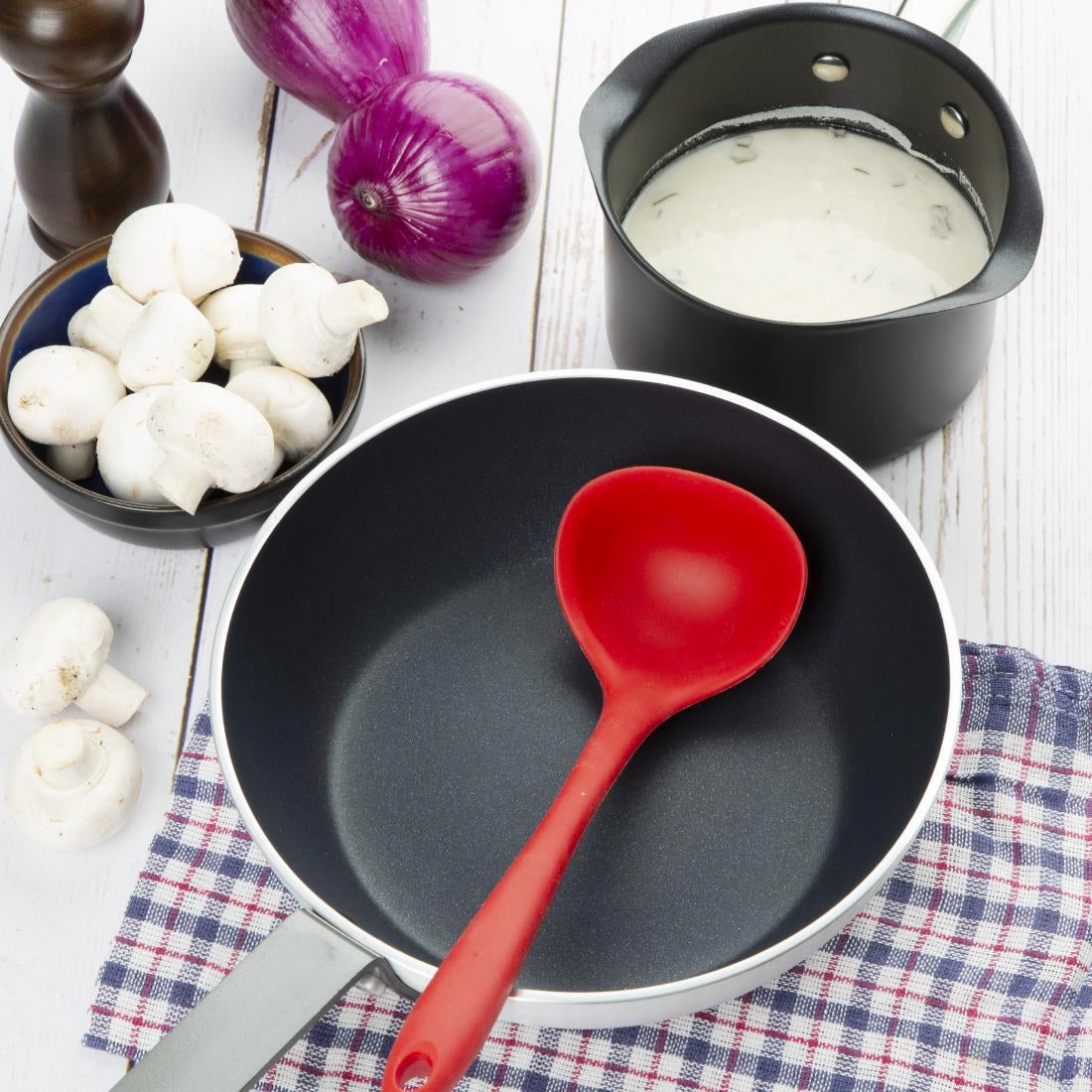 Vogue Aluminium Antiaanbak Teflon Platinum Plus Sauteerpan 24cm