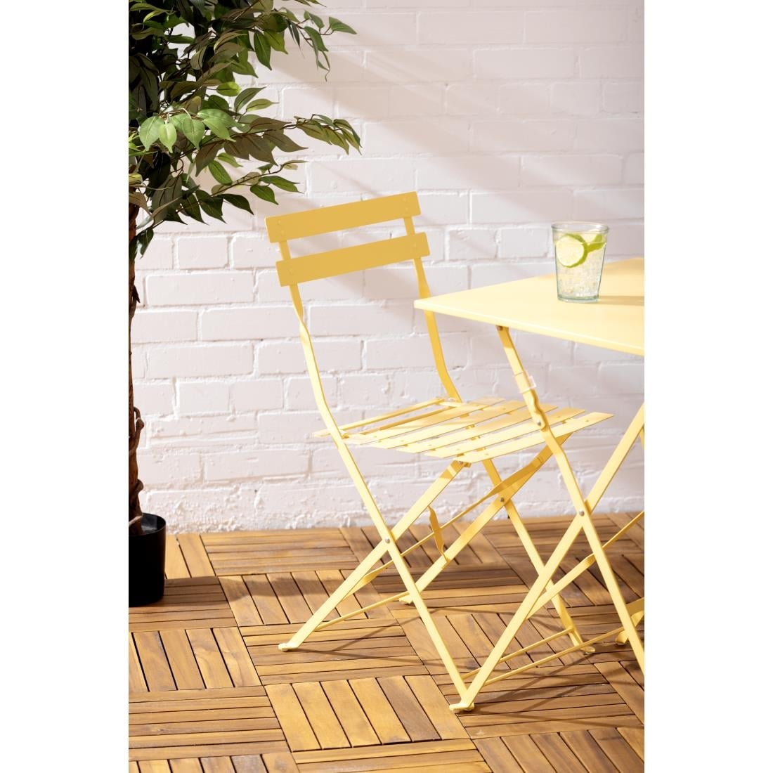 Bolero Perth zachtgele trottoirstijl vierkante tafel 600 mm